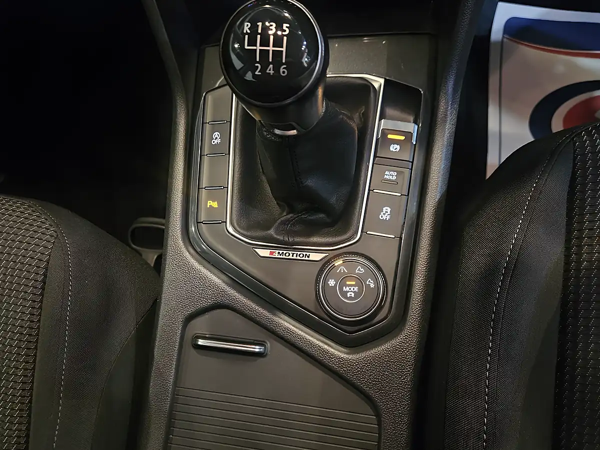 Used 2017 Volkswagen Tiguan Bluemotion Tech S Blue - Interior and Exterior details 14