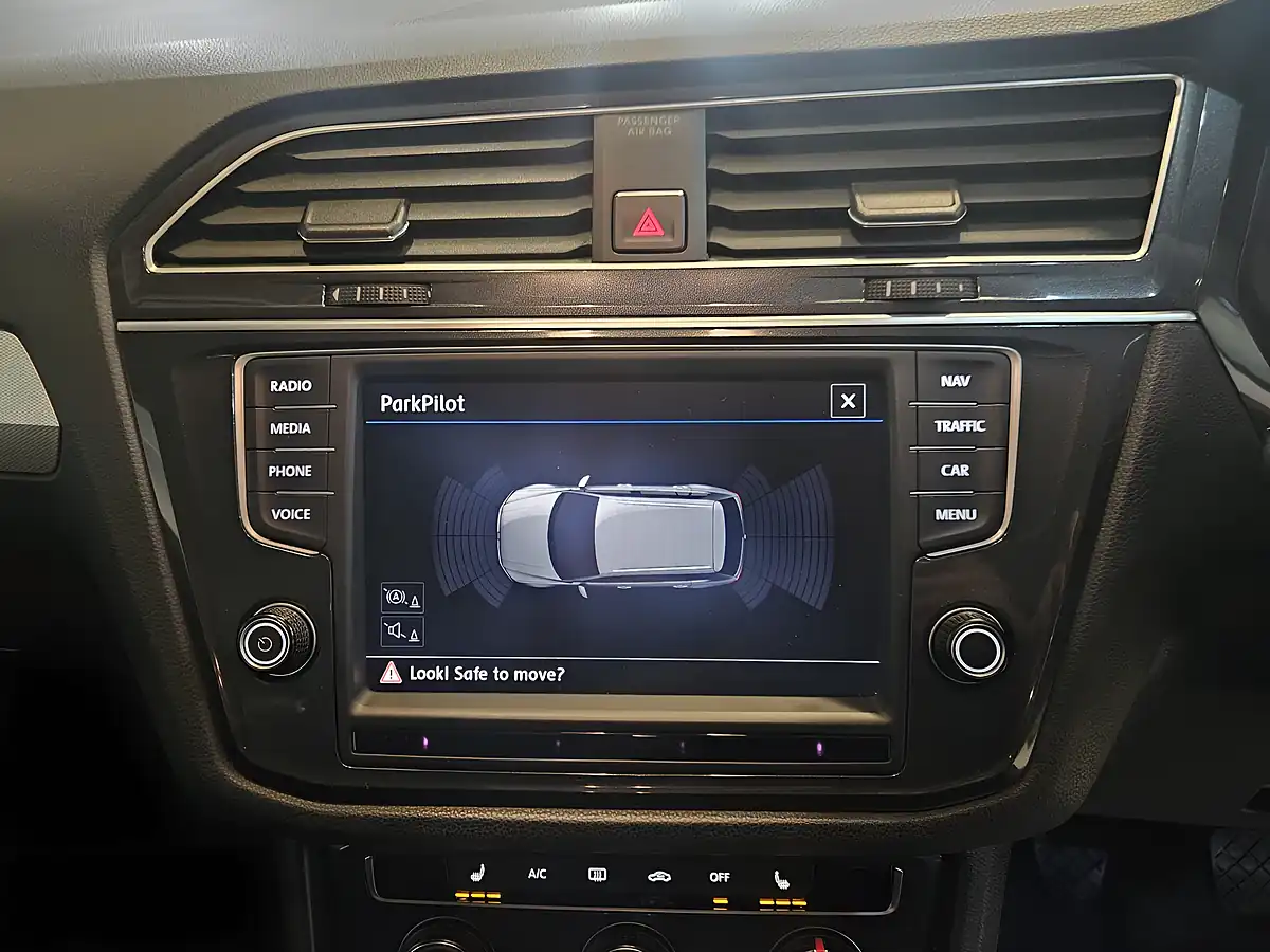 Used 2017 Volkswagen Tiguan Bluemotion Tech S Blue - Interior and Exterior details 16