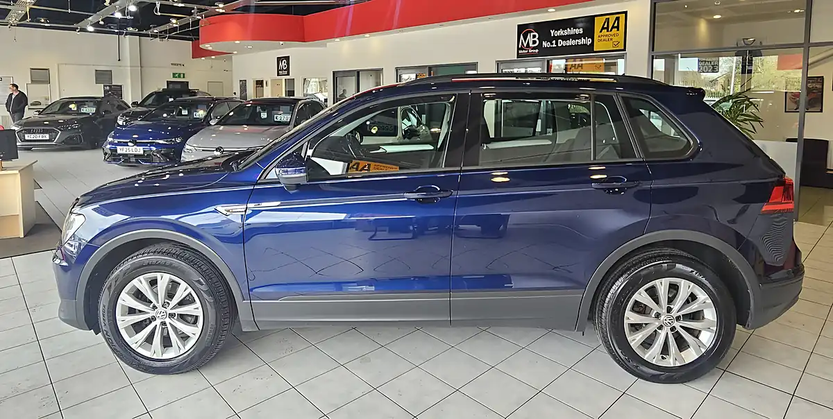 Used 2017 Volkswagen Tiguan Bluemotion Tech S Blue - Interior and Exterior details 4