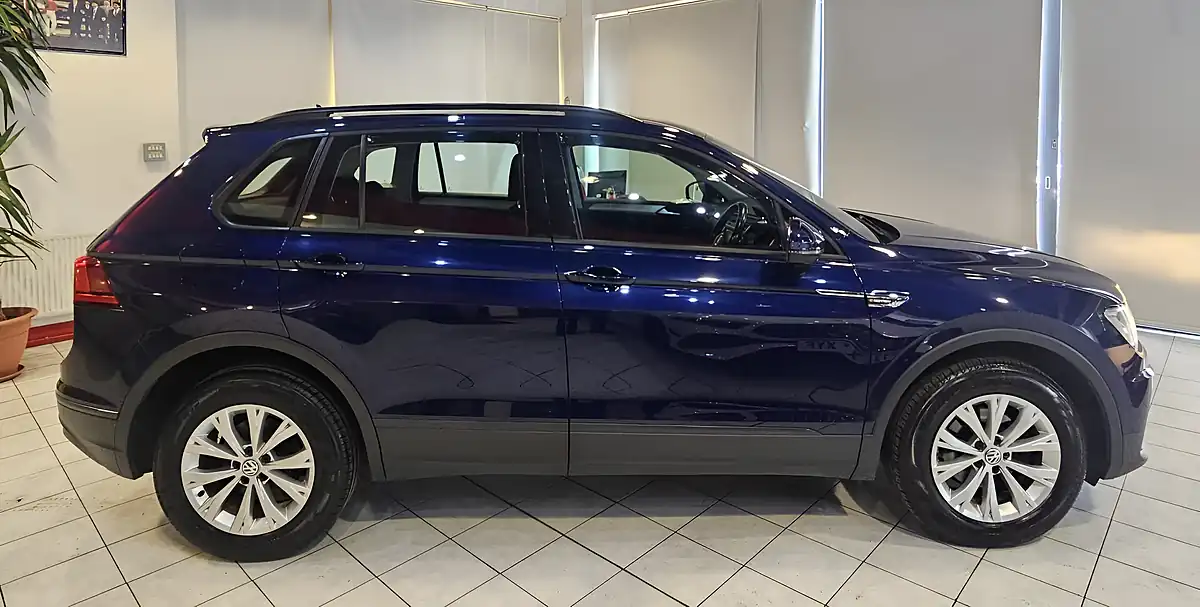 Used 2017 Volkswagen Tiguan Bluemotion Tech S Blue - Interior and Exterior details 9