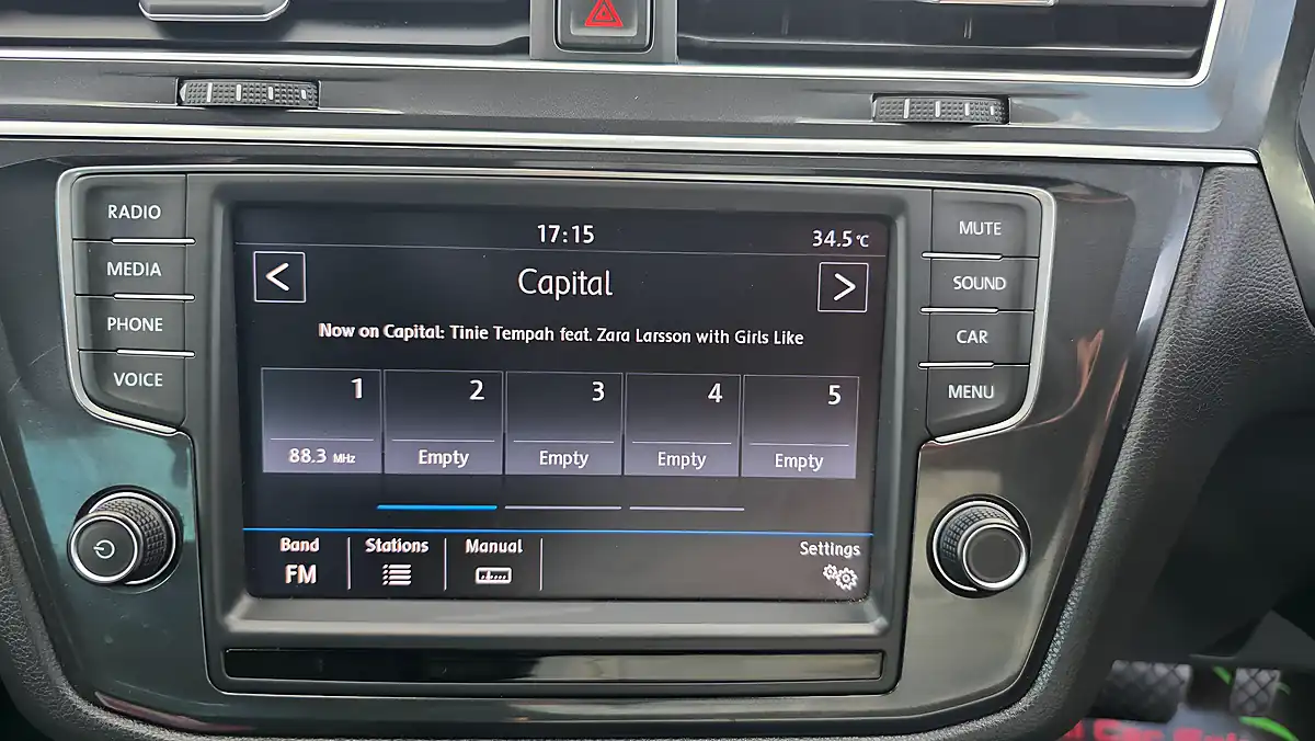 Used 2017 Volkswagen Tiguan Bluemotion Tech Se Grey - Interior and Exterior details 14