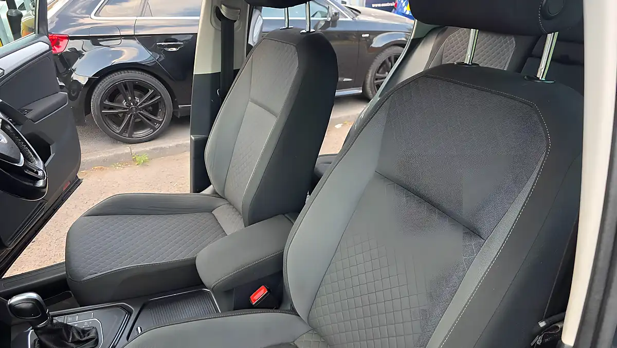 Used 2017 Volkswagen Tiguan Bluemotion Tech Se Grey - Interior and Exterior details 15