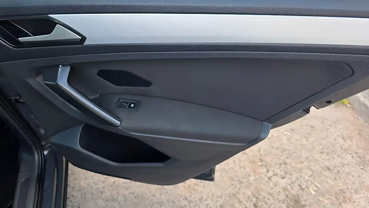 Used 2017 Volkswagen Tiguan Bluemotion Tech Se Grey - Interior and Exterior details 16