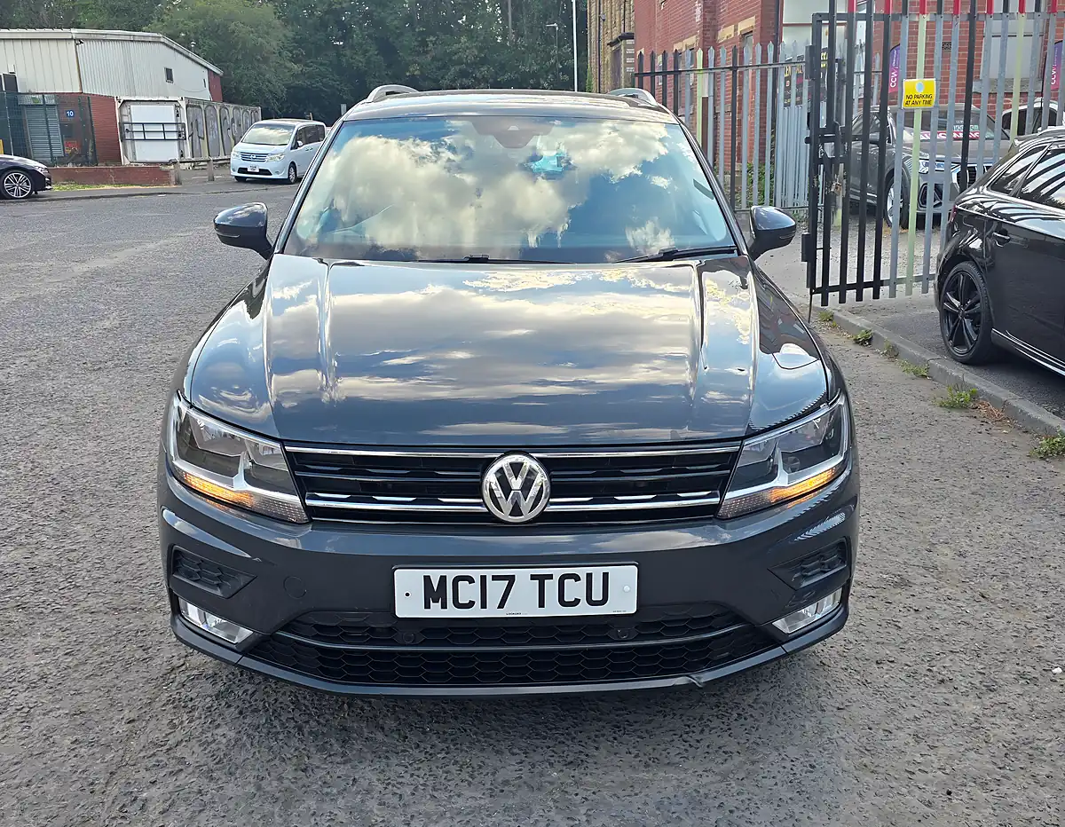 Used 2017 Volkswagen Tiguan Bluemotion Tech Se Grey - Interior and Exterior details 3
