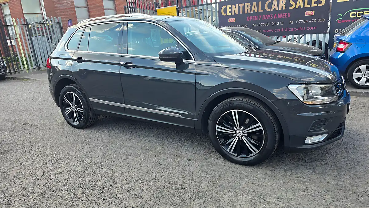 Used 2017 Volkswagen Tiguan Bluemotion Tech Se Grey - Interior and Exterior details 4