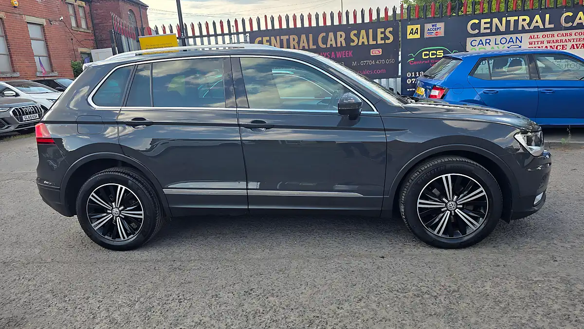 Used 2017 Volkswagen Tiguan Bluemotion Tech Se Grey - Interior and Exterior details 5