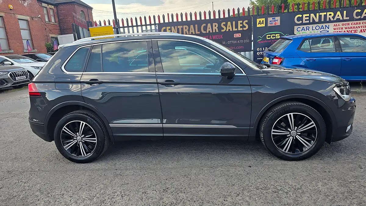 Used 2017 Volkswagen Tiguan Bluemotion Tech Se Grey - Interior and Exterior details 6
