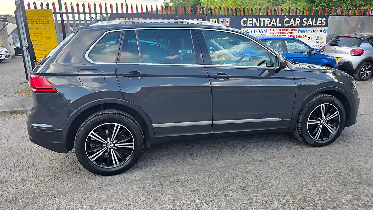 Used 2017 Volkswagen Tiguan Bluemotion Tech Se Grey - Interior and Exterior details 8