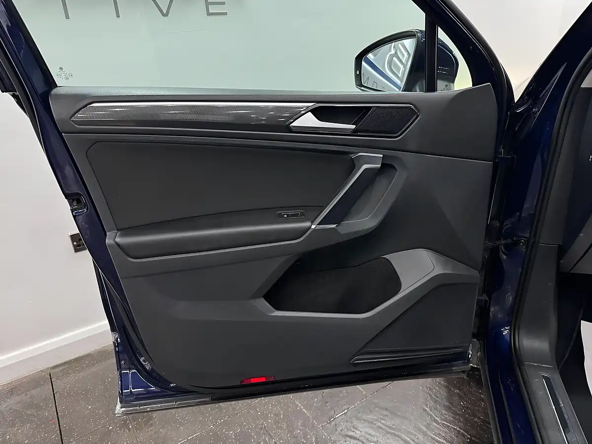 Used 2017 Volkswagen Tiguan Bluemotion Tech Sel Dsg 4Motion Blue - Interior and Exterior details 16