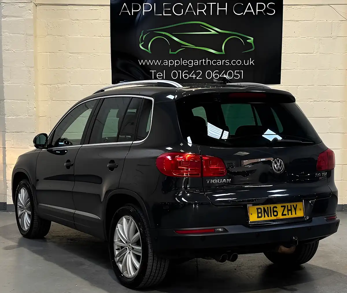 Used 2017 Volkswagen Tiguan Match Edition Grey - Interior and Exterior details 7