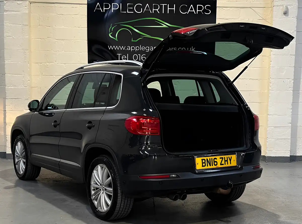 Used 2017 Volkswagen Tiguan Match Edition Grey - Interior and Exterior details 8