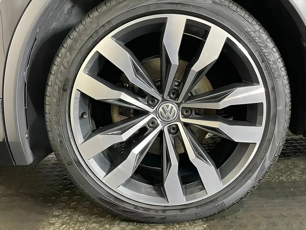 Used 2017 Volkswagen Tiguan R-Line 4Motion Black - Interior and Exterior details 19