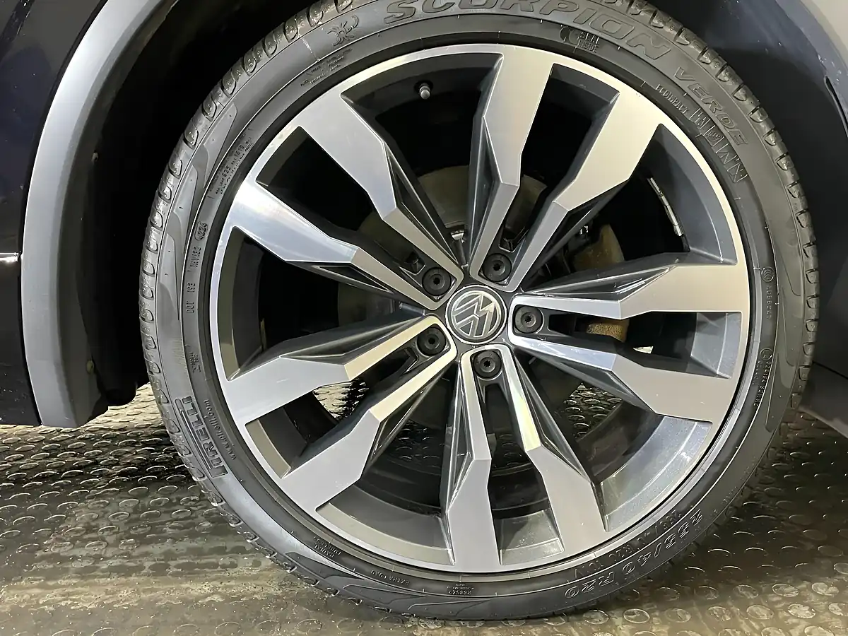 Used 2017 Volkswagen Tiguan R-Line 4Motion Black - Interior and Exterior details 20