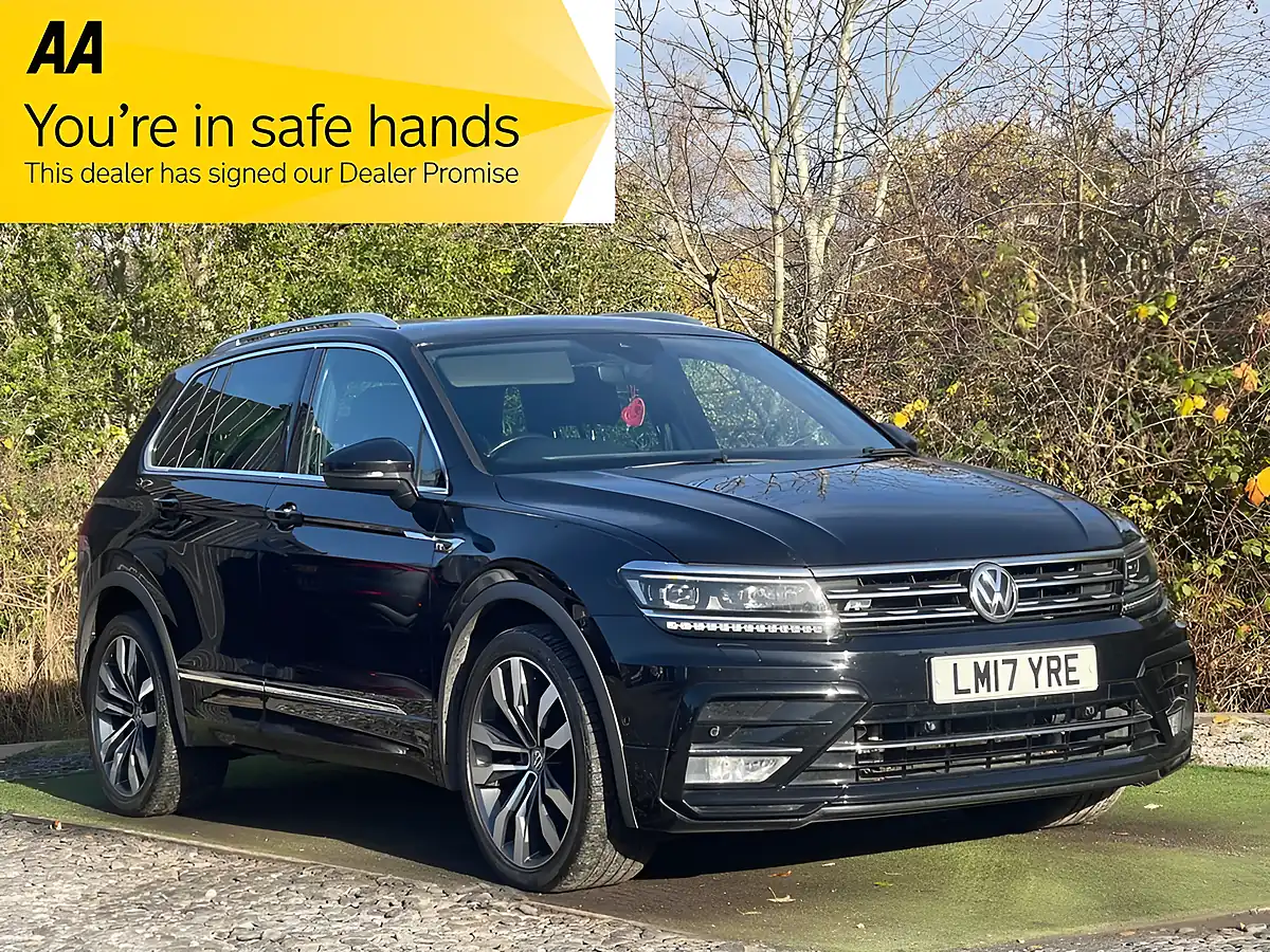 Used 2017 Volkswagen Tiguan R-Line Black - Front View