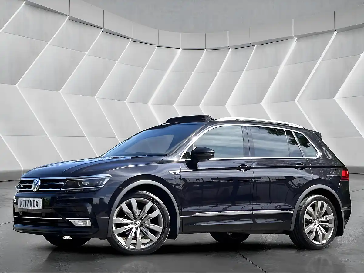 Used 2017 Volkswagen Tiguan R-Line Black - Front View