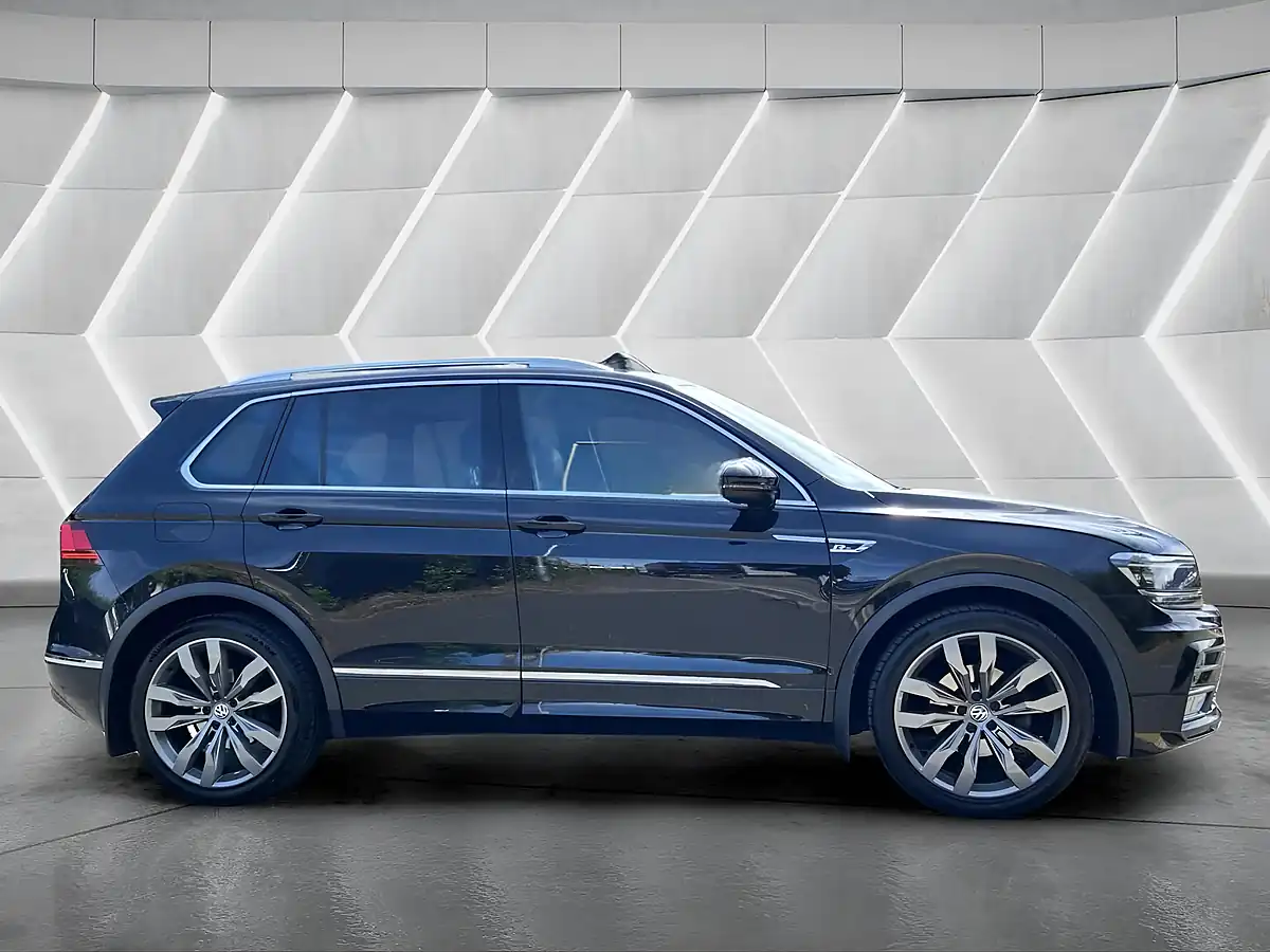 Used 2017 Volkswagen Tiguan R-Line Black - Interior and Exterior details 4