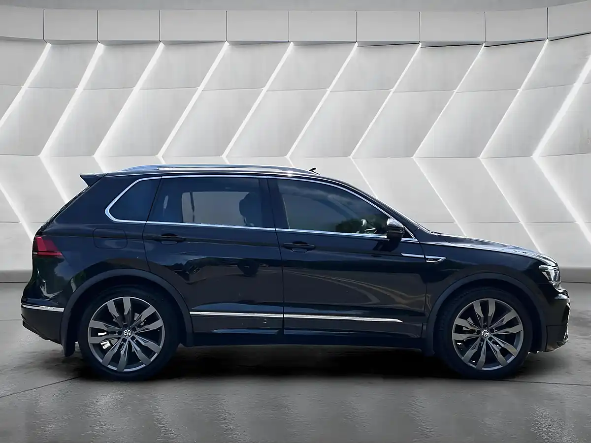 Used 2017 Volkswagen Tiguan R-Line Black - Interior and Exterior details 5