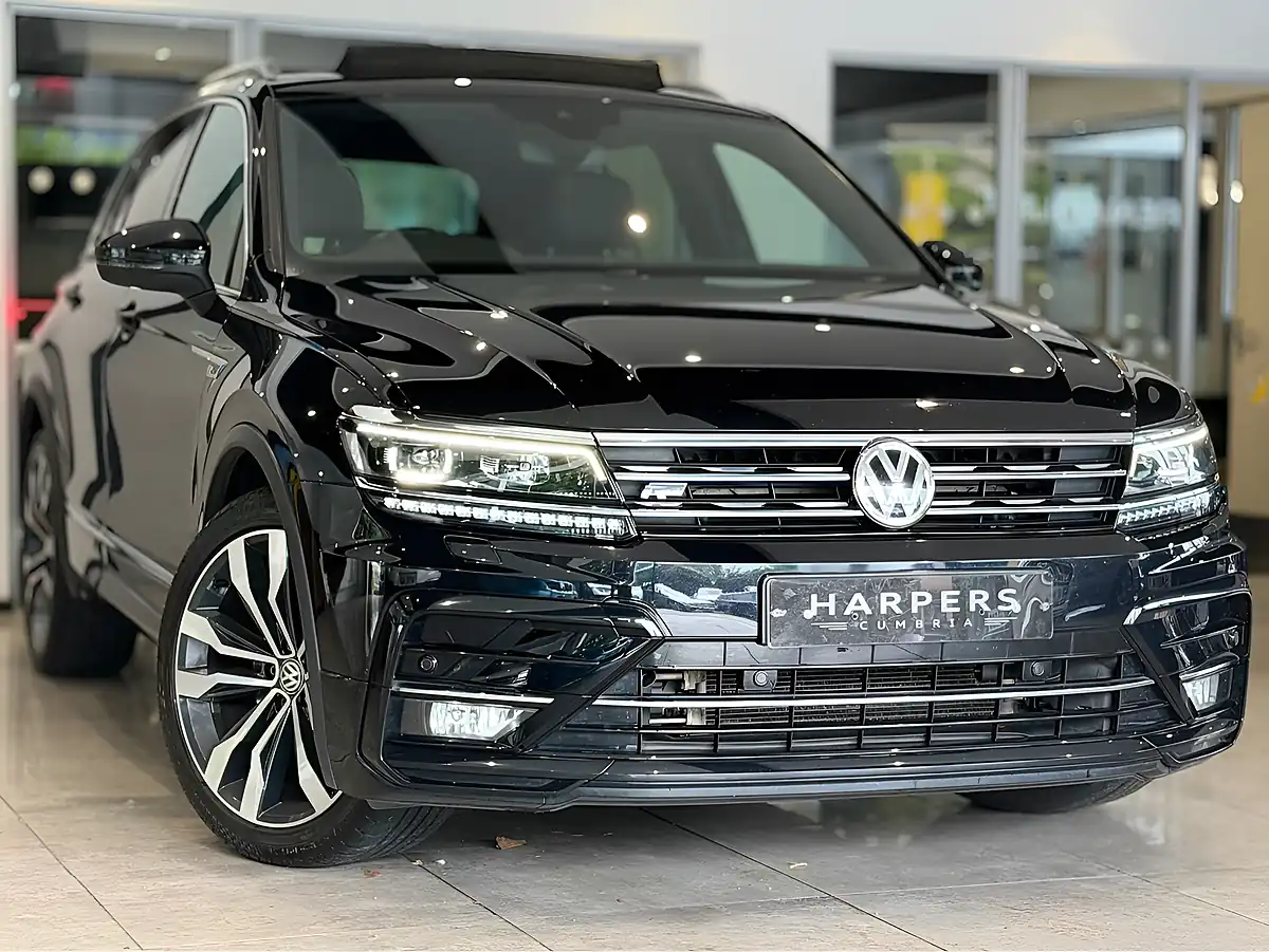 Used 2017 Volkswagen Tiguan R-Line Black - Front View