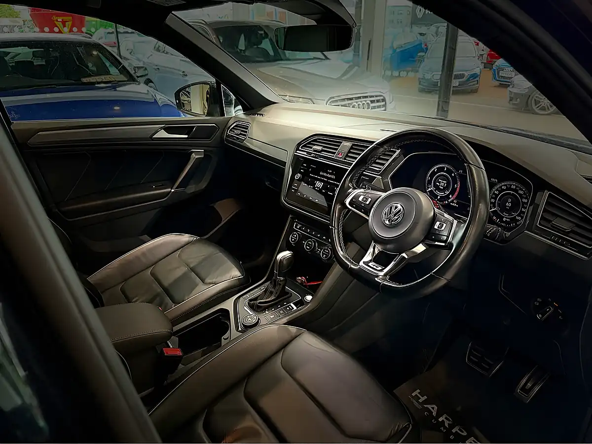 Used 2017 Volkswagen Tiguan R-Line Black - Interior and Exterior details 12