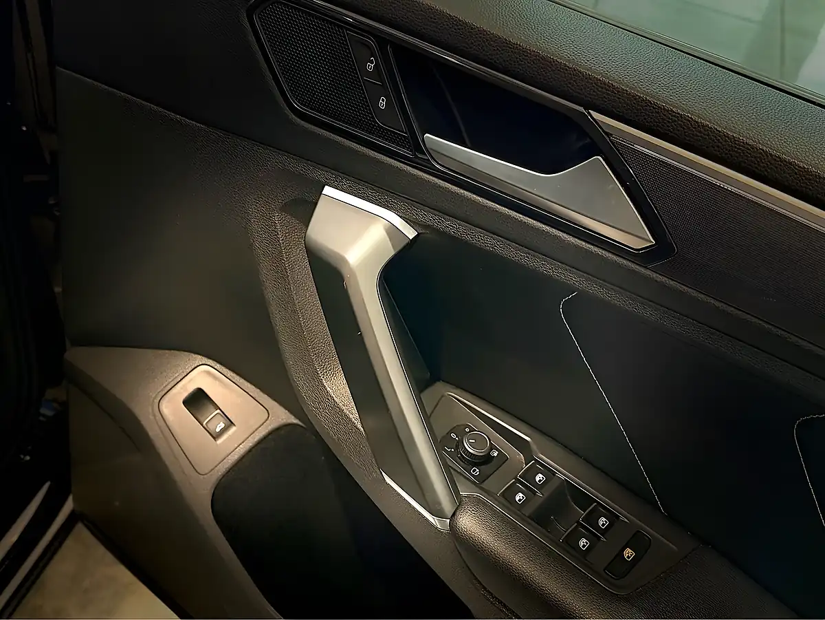 Used 2017 Volkswagen Tiguan R-Line Black - Interior and Exterior details 13