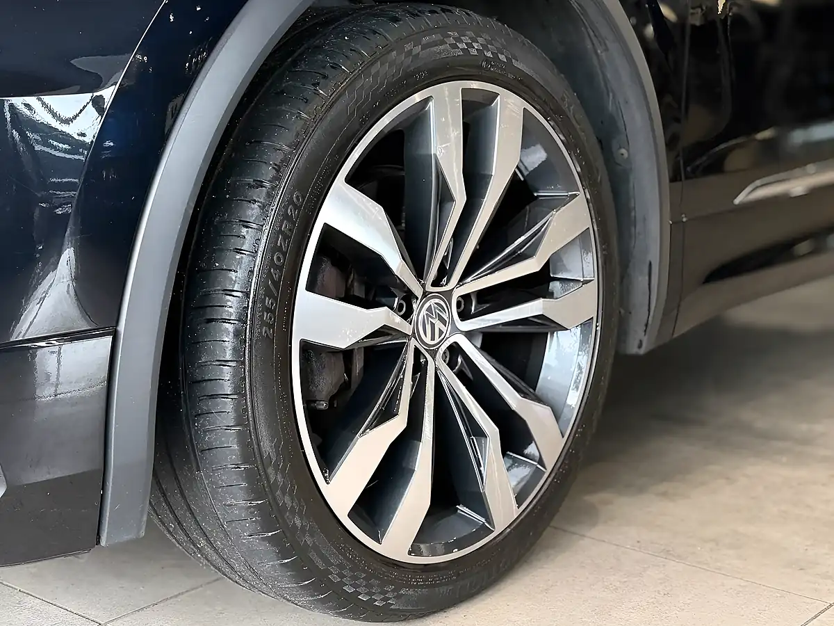 Used 2017 Volkswagen Tiguan R-Line Black - Interior and Exterior details 4