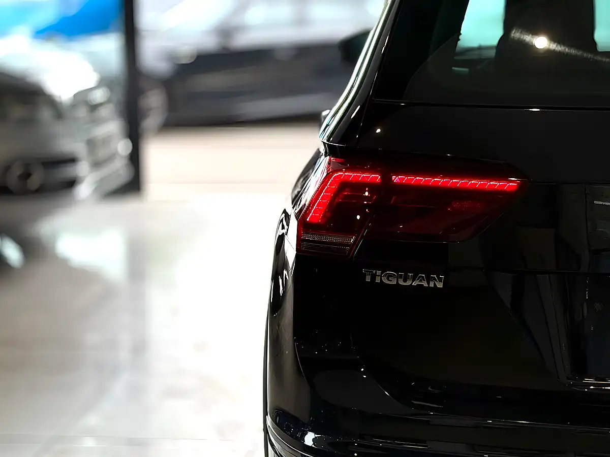 Used 2017 Volkswagen Tiguan R-Line Black - Interior and Exterior details 7
