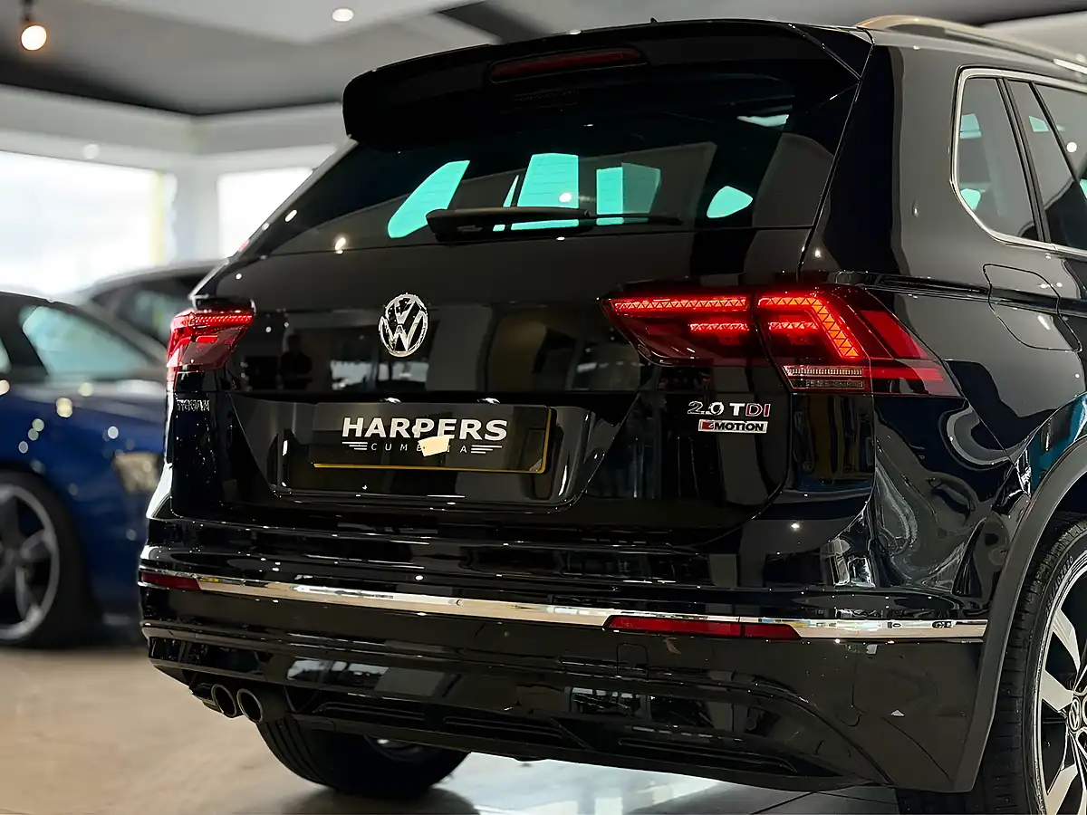 Used 2017 Volkswagen Tiguan R-Line Black - Interior and Exterior details 9
