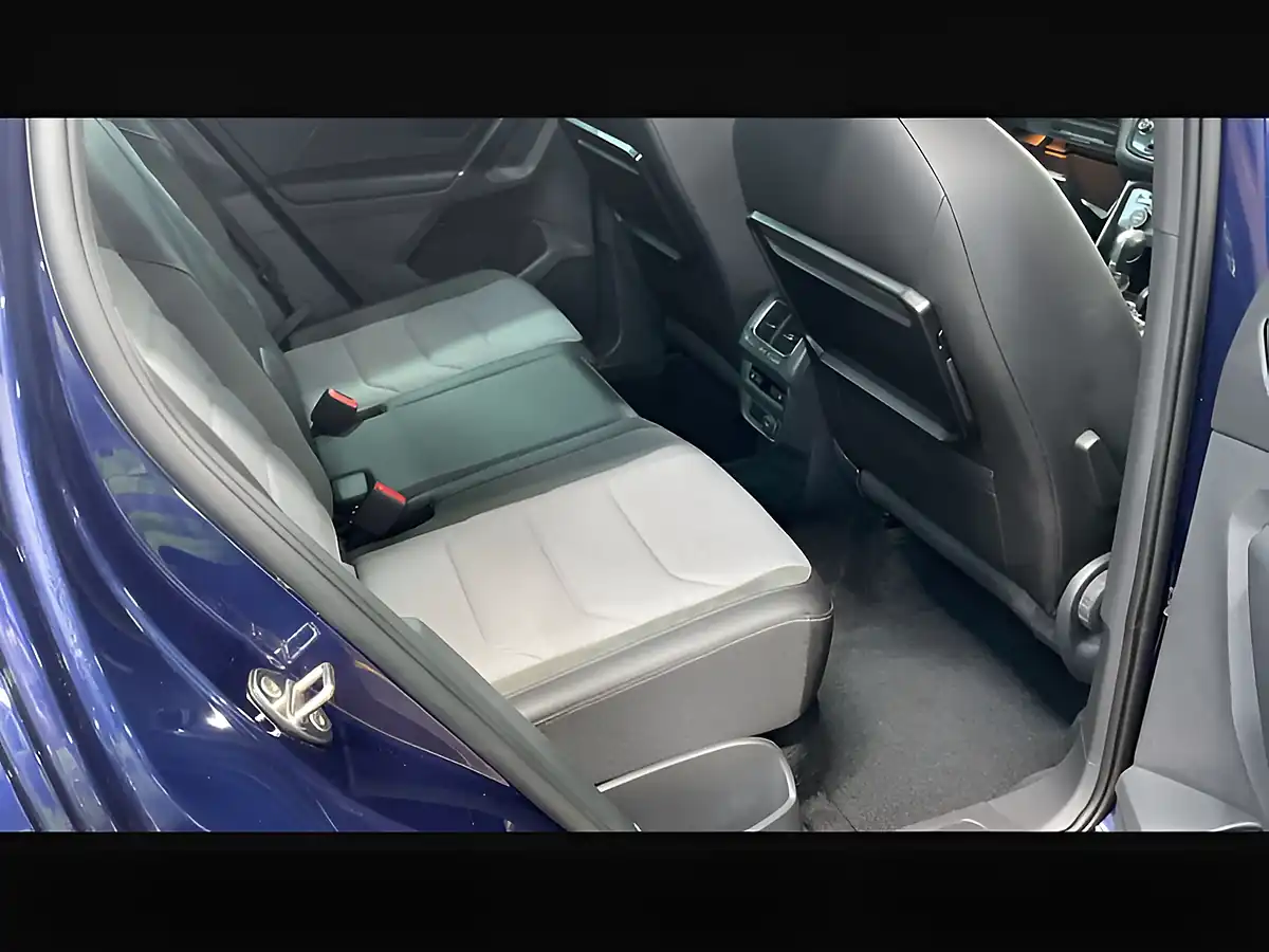 Used 2017 Volkswagen Tiguan R-Line Blue - Interior and Exterior details 13