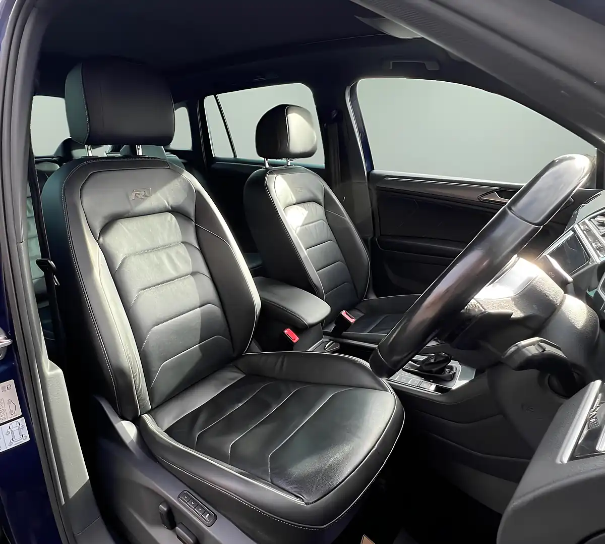 Used 2017 Volkswagen Tiguan R-Line Blue - Interior and Exterior details 14