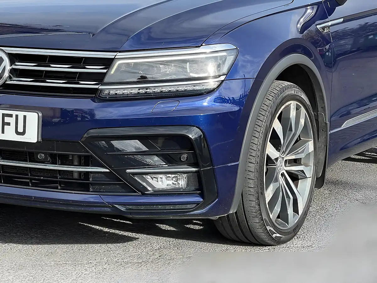 Used 2017 Volkswagen Tiguan R-Line Blue - Interior and Exterior details 19