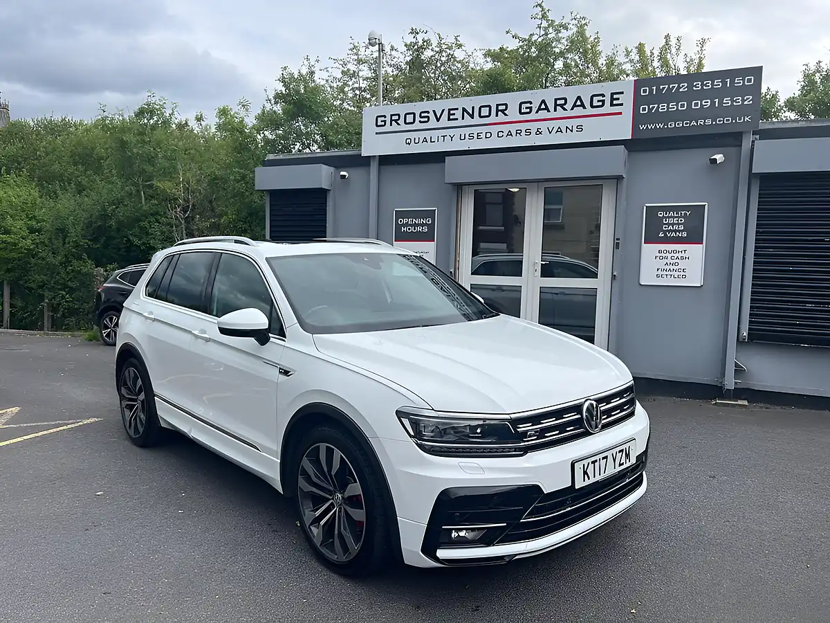 Used 2017 Volkswagen Tiguan R-Line Pure White - Front View