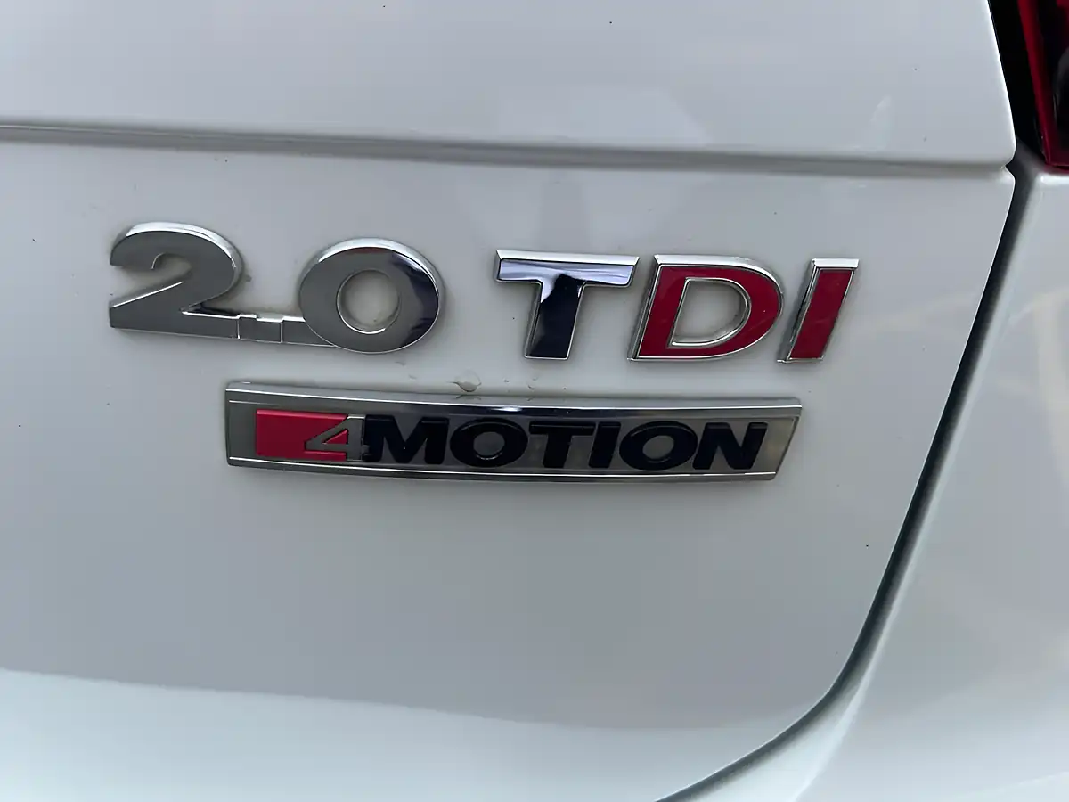 Used 2017 Volkswagen Tiguan R-Line Pure White - Interior and Exterior details 11