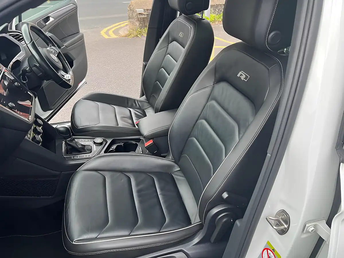 Used 2017 Volkswagen Tiguan R-Line Pure White - Interior and Exterior details 13