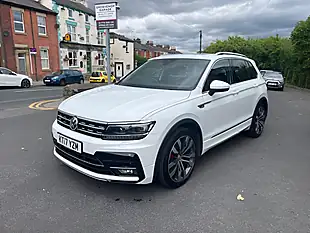 Used 2017 Volkswagen Tiguan R-Line Pure White - Interior and Exterior details 3