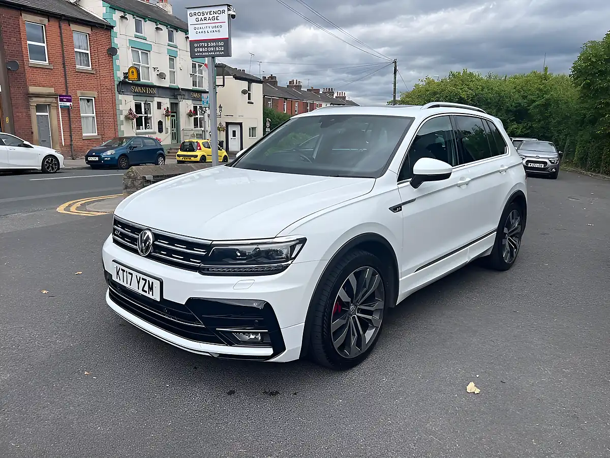 Used 2017 Volkswagen Tiguan R-Line Pure White - Interior and Exterior details 3