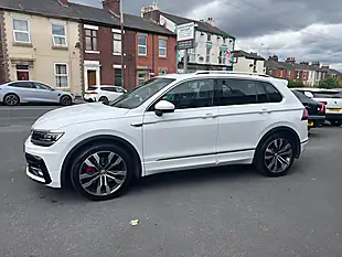 Used 2017 Volkswagen Tiguan R-Line Pure White - Interior and Exterior details 4