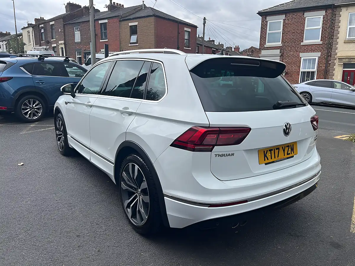 Used 2017 Volkswagen Tiguan R-Line Pure White - Interior and Exterior details 6