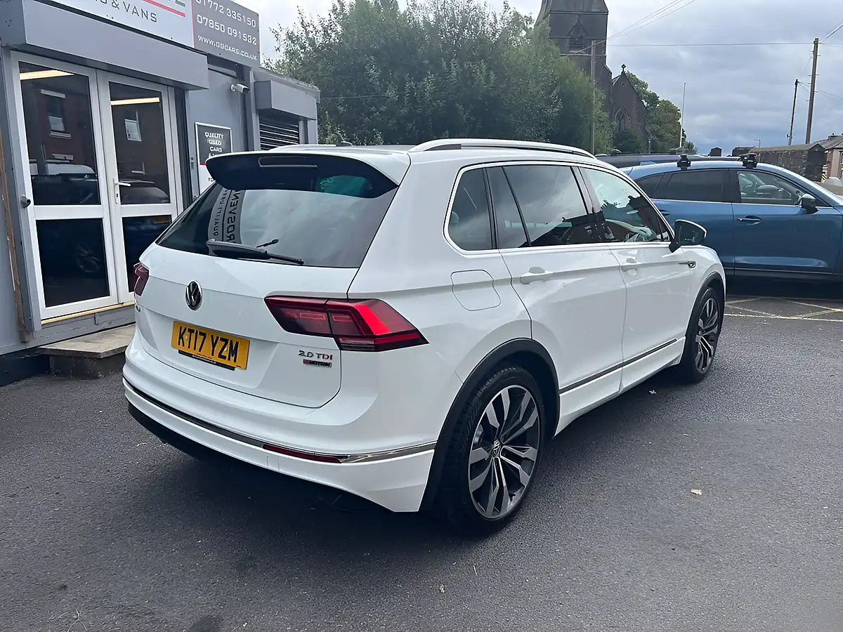 Used 2017 Volkswagen Tiguan R-Line Pure White - Interior and Exterior details 7