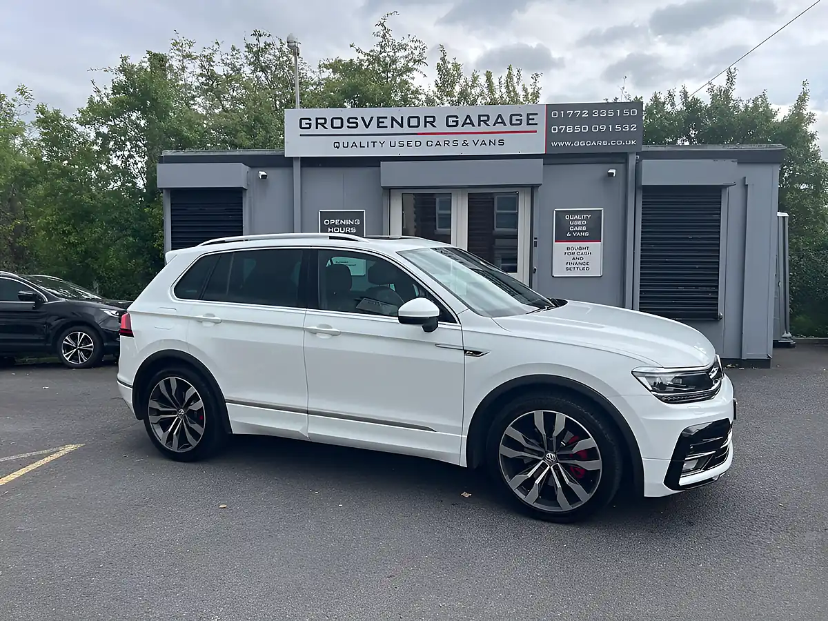 Used 2017 Volkswagen Tiguan R-Line Pure White - Interior and Exterior details 8