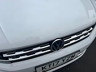 Used 2017 Volkswagen Tiguan R-Line Pure White - Interior and Exterior details 9