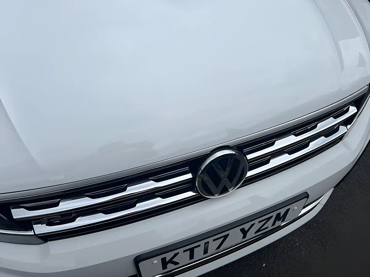 Used 2017 Volkswagen Tiguan R-Line Pure White - Interior and Exterior details 9