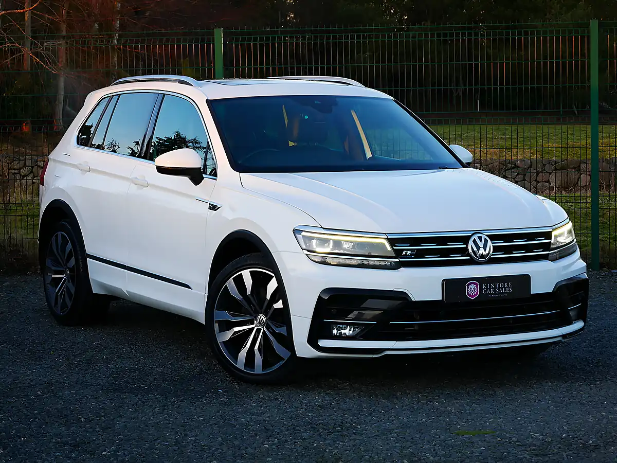 Used 2017 Volkswagen Tiguan R-Line Pure White - Front View