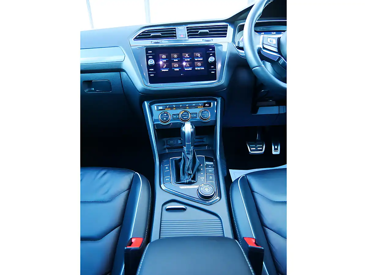 Used 2017 Volkswagen Tiguan R-Line Pure White - Interior and Exterior details 16