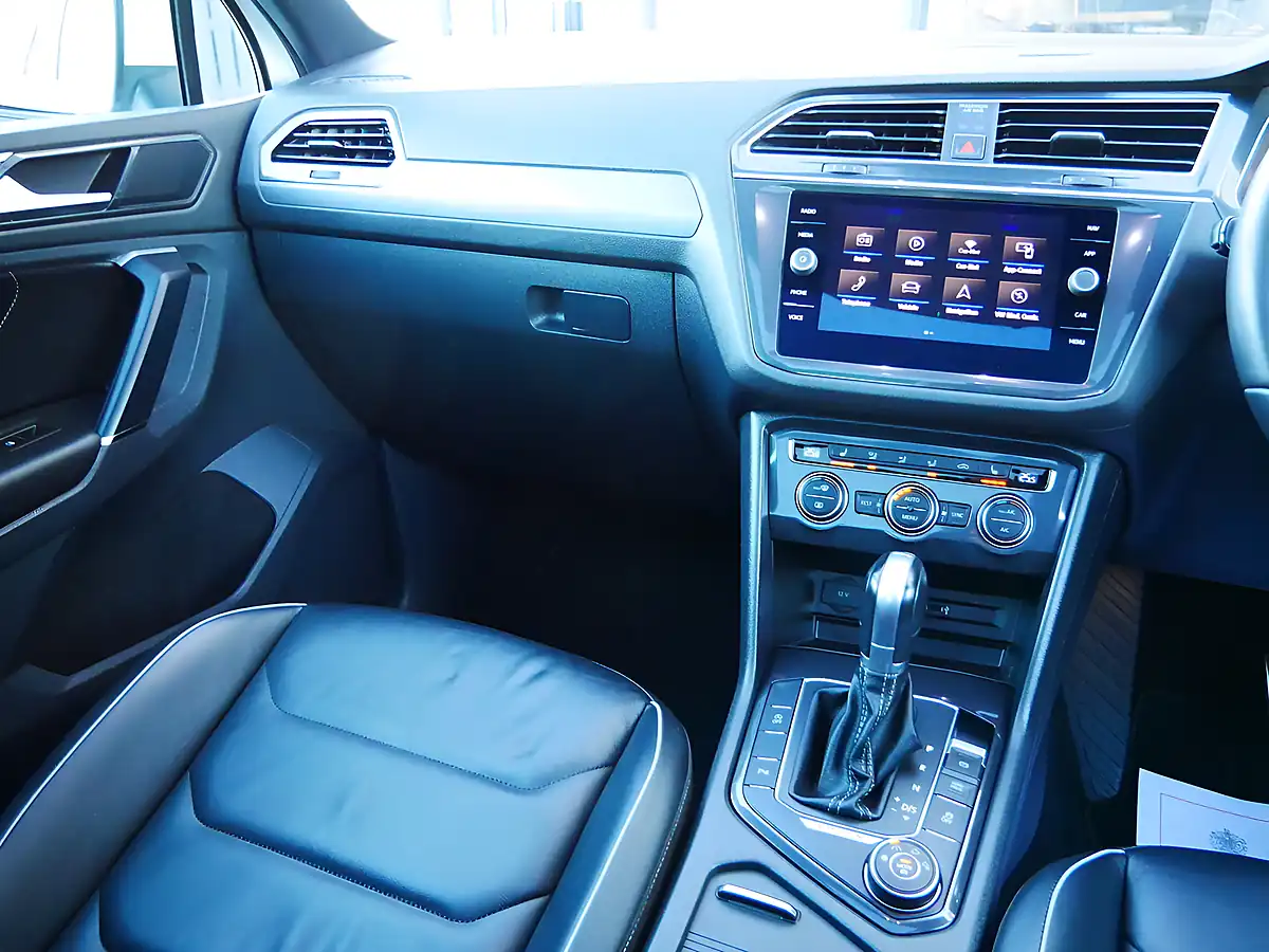 Used 2017 Volkswagen Tiguan R-Line Pure White - Interior and Exterior details 17
