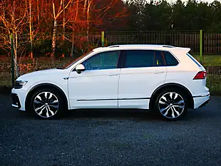 Used 2017 Volkswagen Tiguan R-Line Pure White - Interior and Exterior details 6