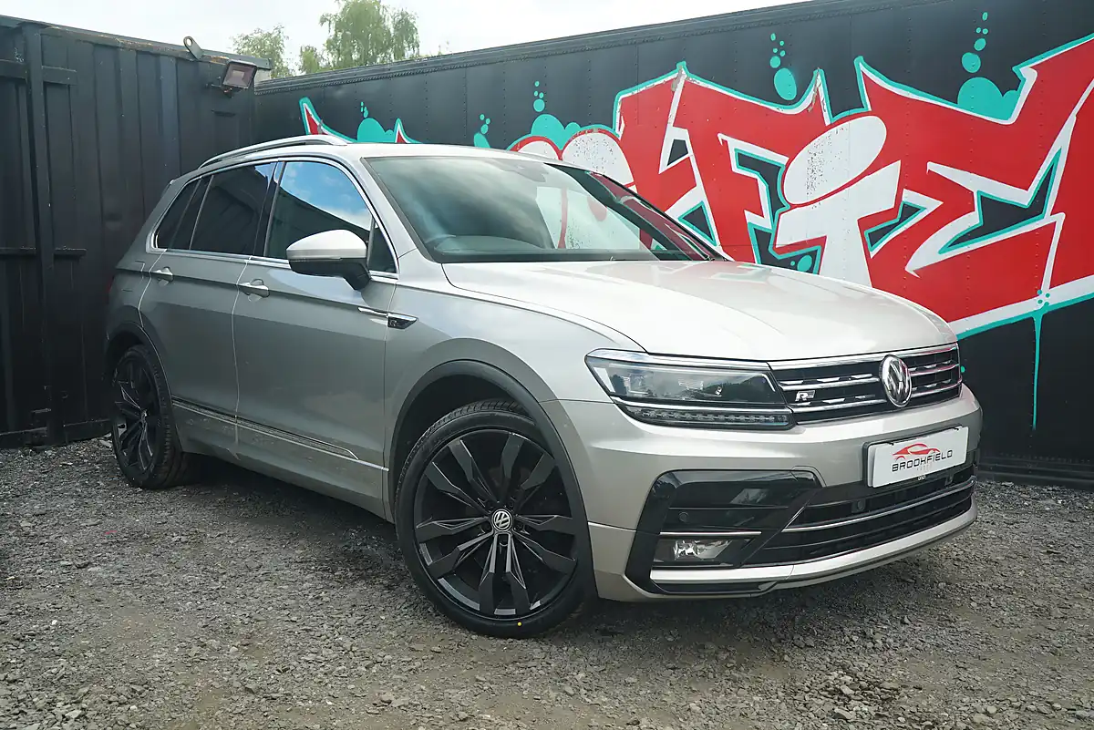 Used 2017 Volkswagen Tiguan R-Line Silver - Front View