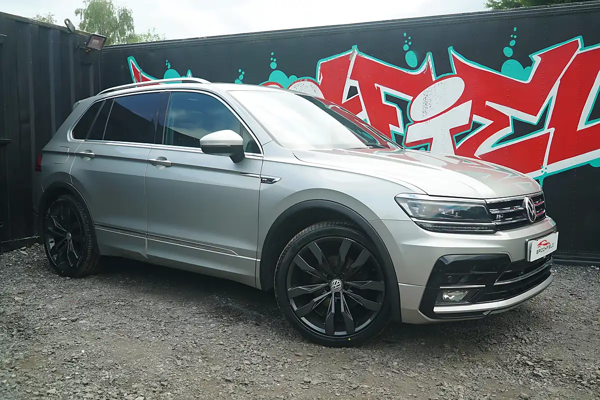 Used 2017 Volkswagen Tiguan R-Line Silver - Interior and Exterior details 12