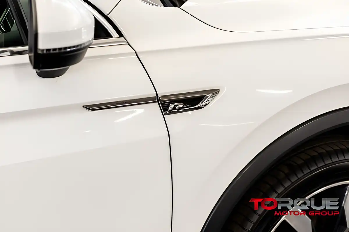 Used 2017 Volkswagen Tiguan R-Line White - Interior and Exterior details 10