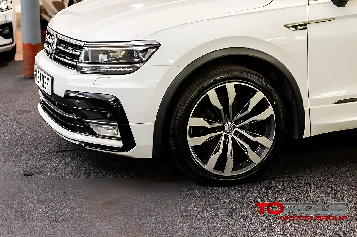 Used 2017 Volkswagen Tiguan R-Line White - Interior and Exterior details 5