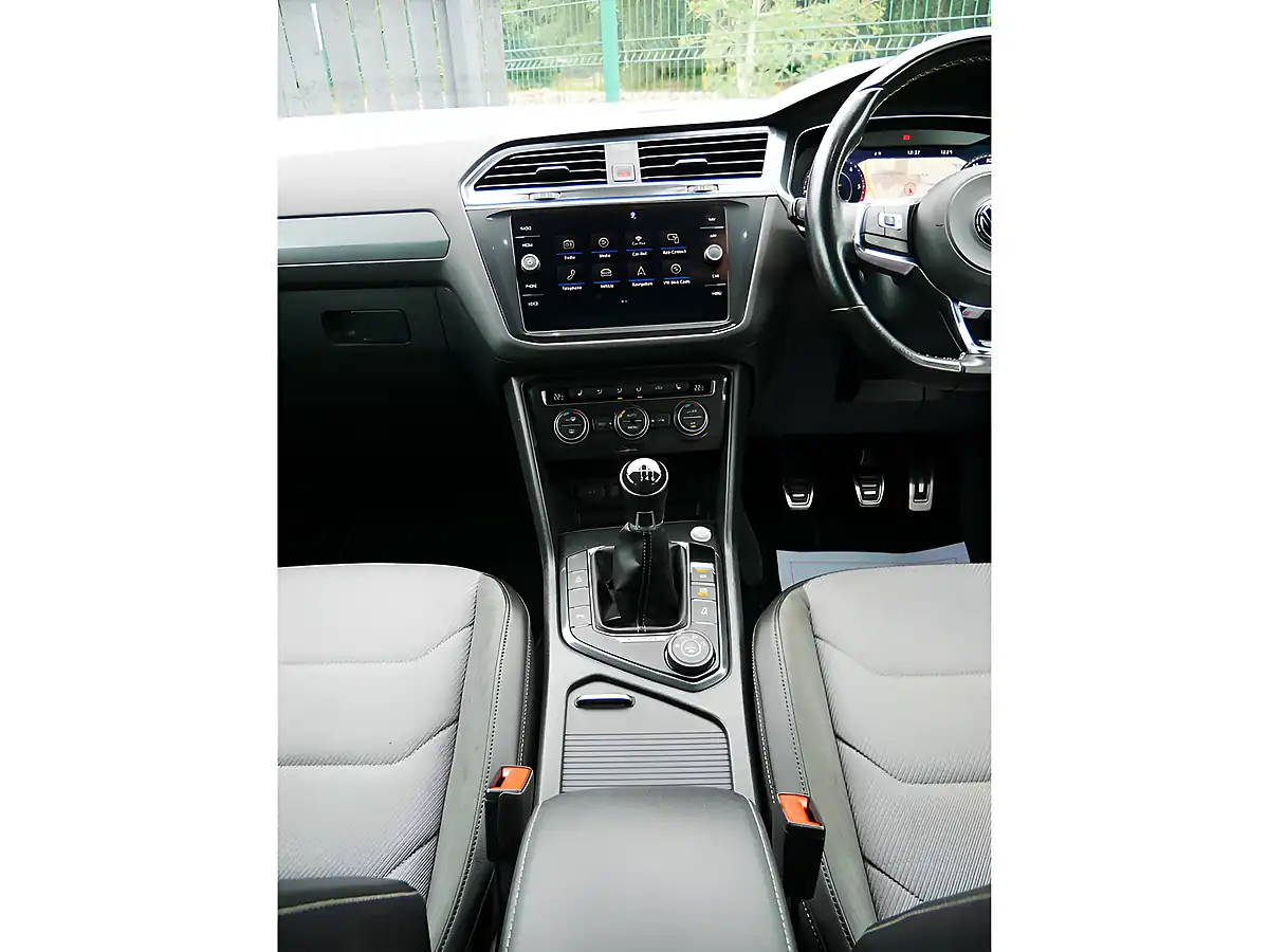 Used 2017 Volkswagen Tiguan R-Line White - Interior and Exterior details 10